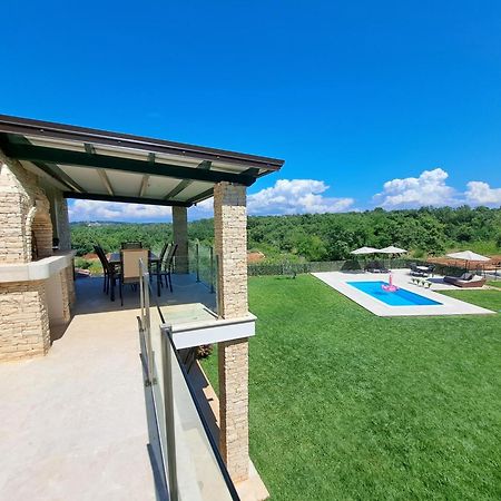 Apartments Villa Sotlar With Pool Umago Esterno foto