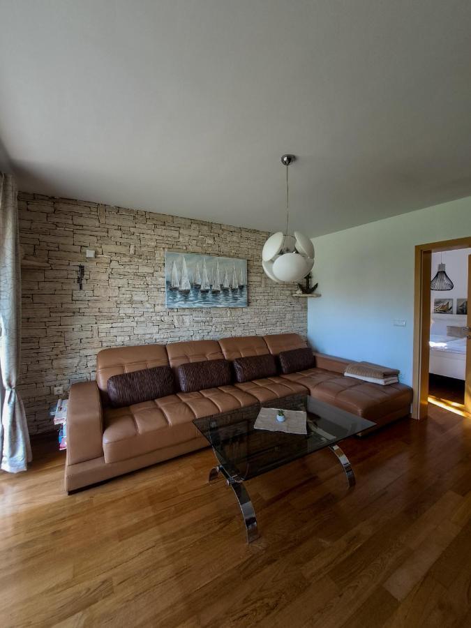 Apartments Villa Sotlar With Pool Umago Esterno foto
