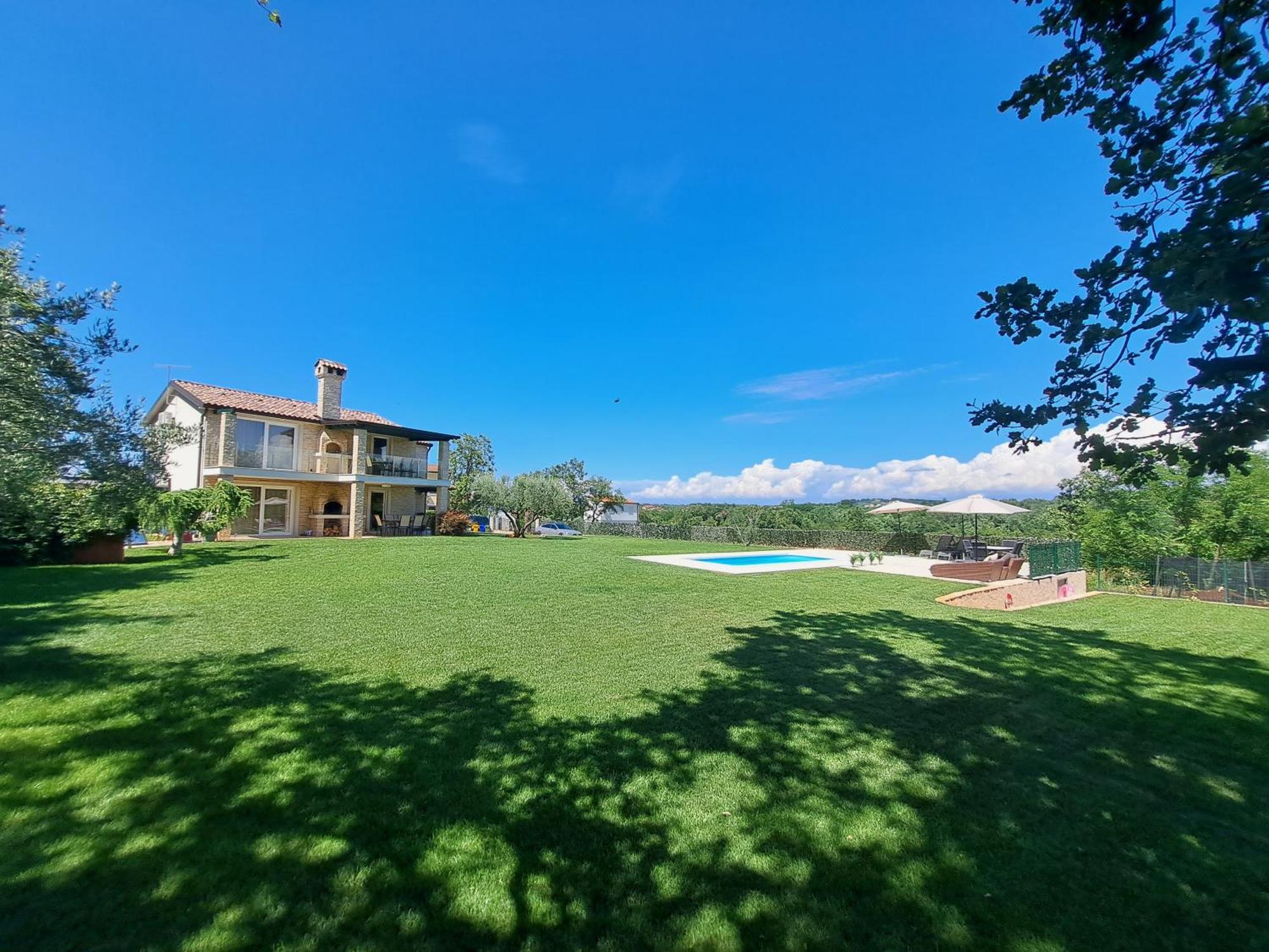 Apartments Villa Sotlar With Pool Umago Esterno foto