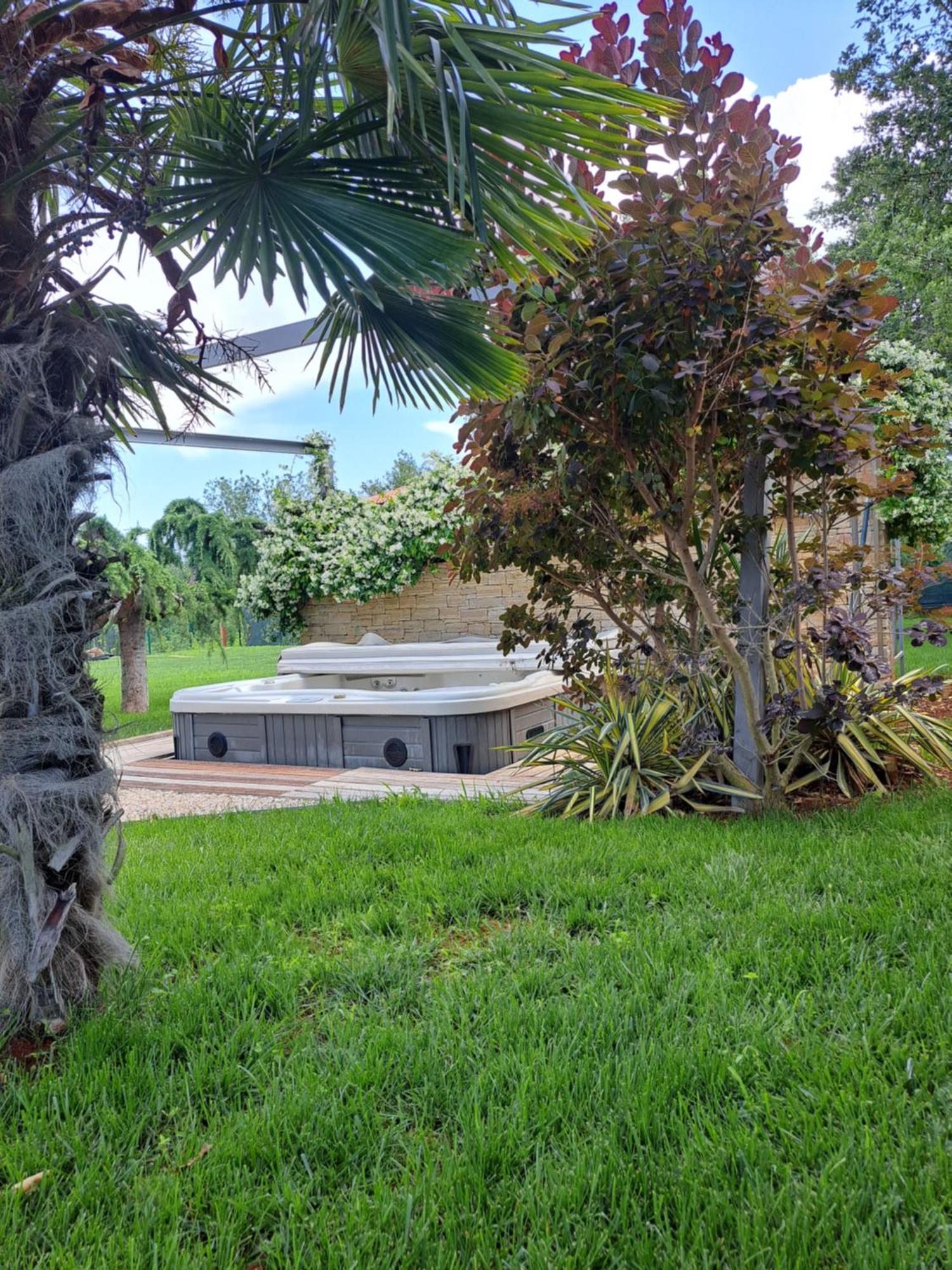 Apartments Villa Sotlar With Pool Umago Esterno foto