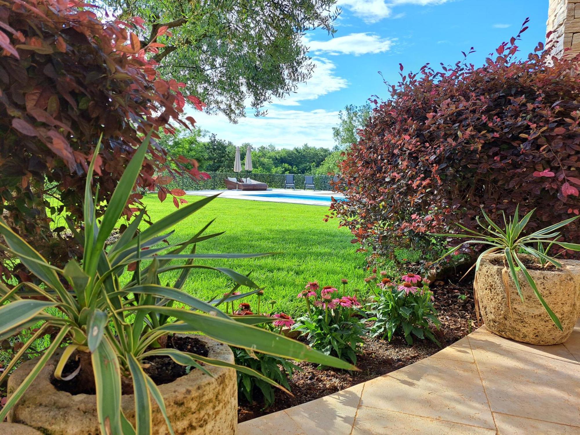Apartments Villa Sotlar With Pool Umago Esterno foto